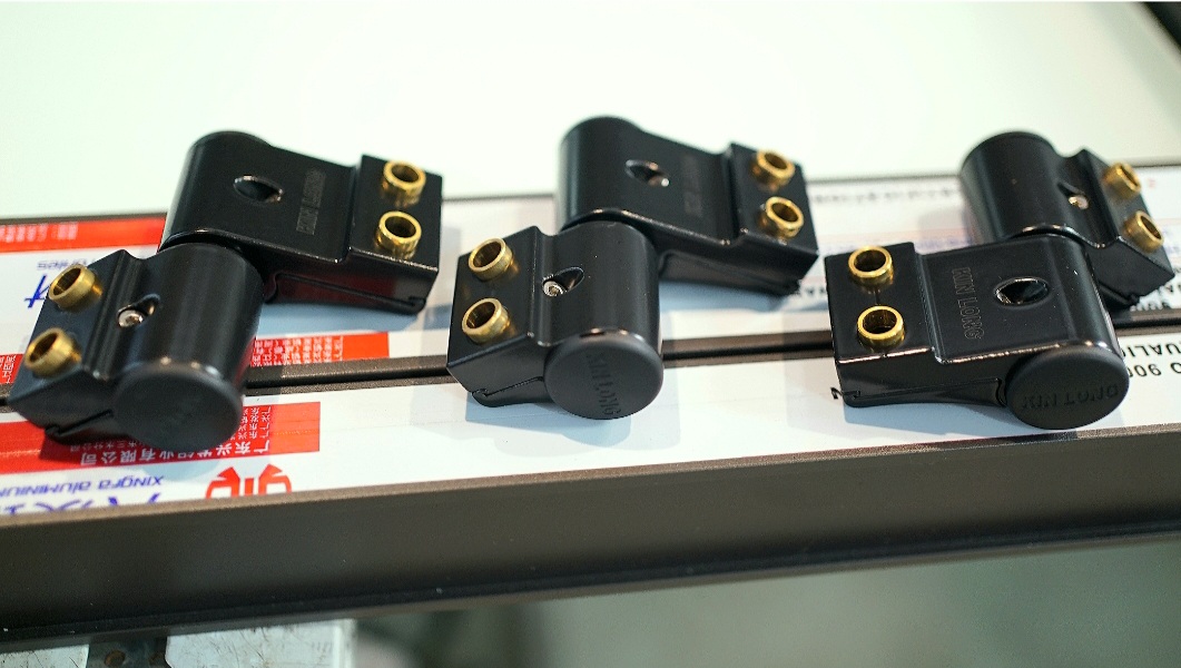 Bản Lề 3D Là Gì? – Bản Lề 3D Cửa Nhôm Xingfa
