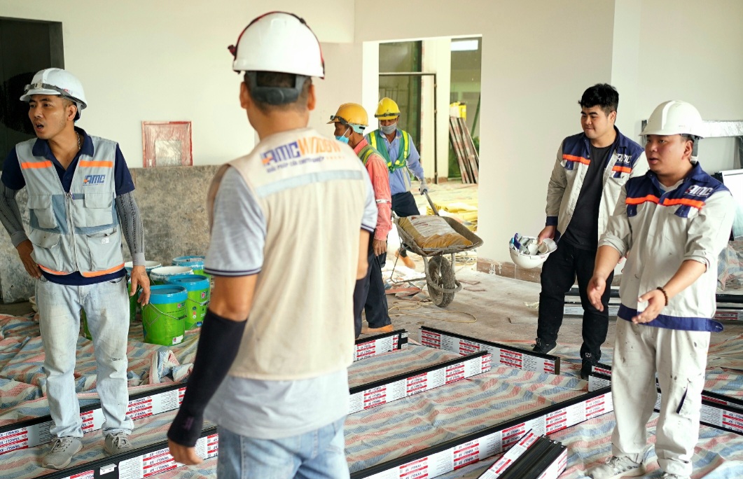Triển khai lắp vách dựng với tinh thần cao độ